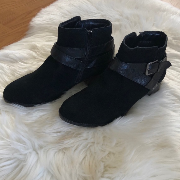 White Mountain Booties NWOB HP! 🥳 - Picture 3 of 7